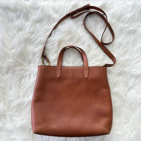 Madewell | The Zip-Top Transport Crossbody English Saddle Brown Pebbled Leather - Picture 5 of 14